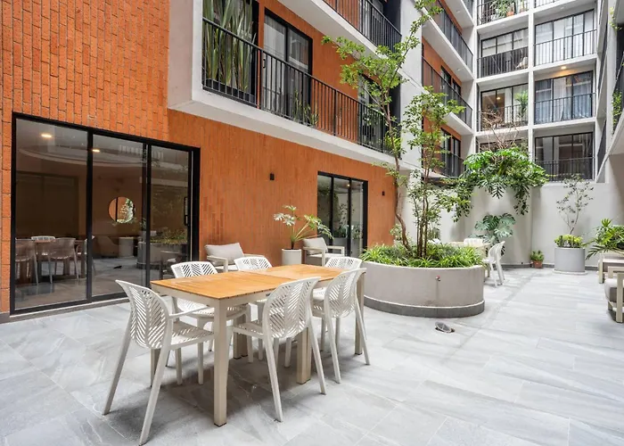 Luxury 2br With Pool, Gym & Coworking Apartment *
