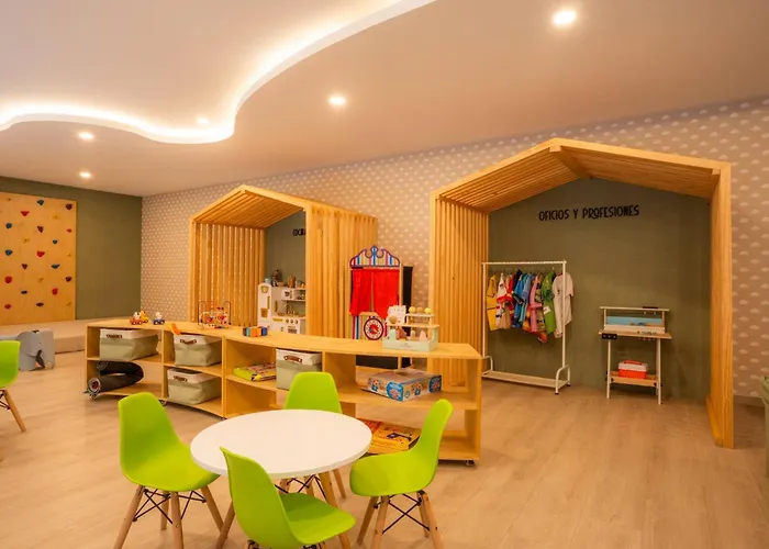 Luxury 2br With Pool, Gym & Coworking Apartment *