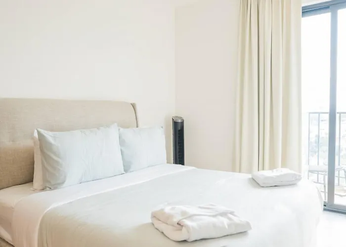 Luxury 2br With Pool, Gym & Coworking *