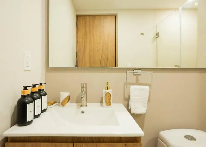 Luxury 2br With Pool, Gym & Coworking Apartment *